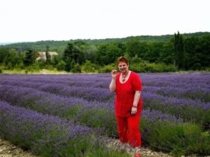 Mehr über den Artikel erfahren Bonjour aus der Provence: Warum Lavendelöl mein absoluter Stresskiller ist
